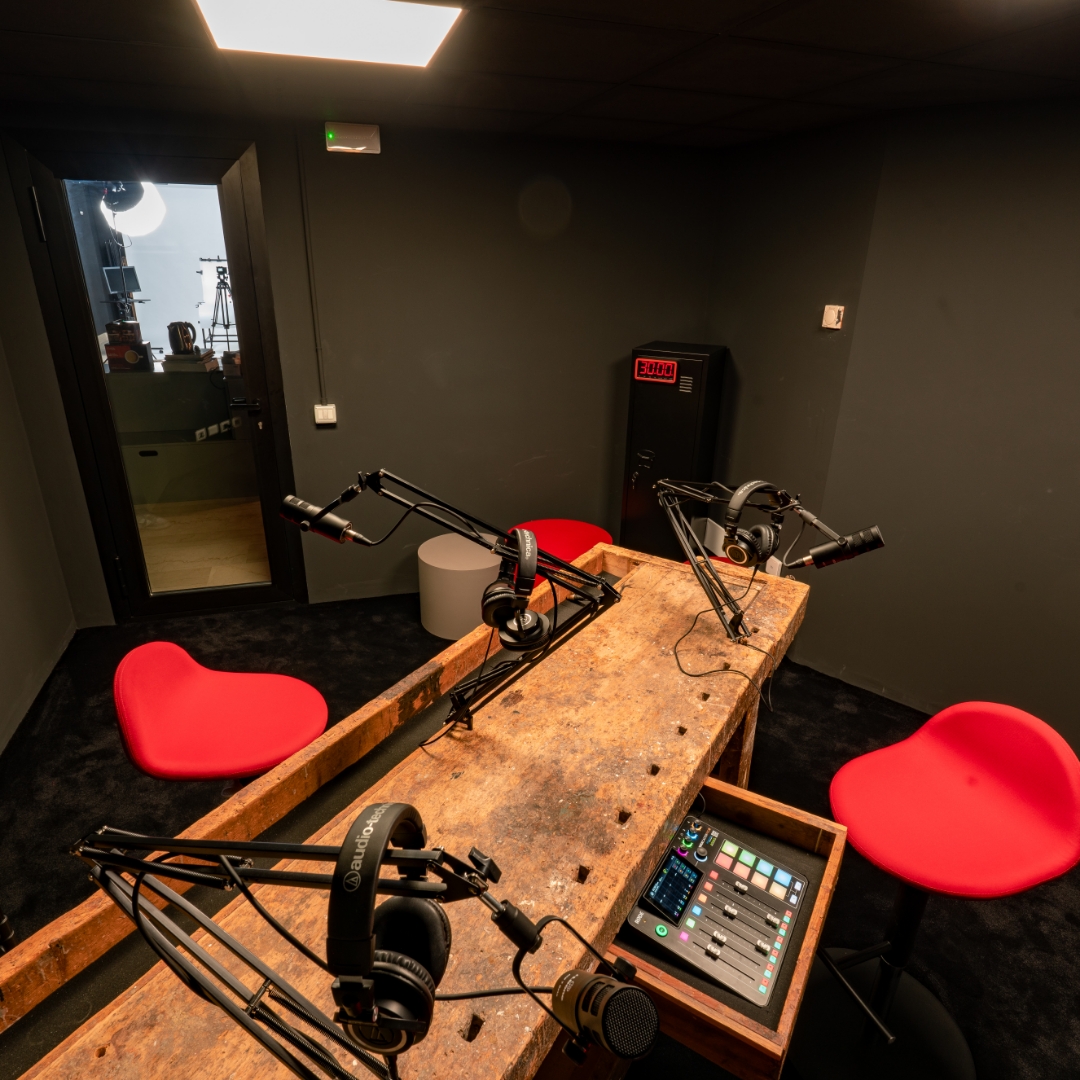 immagine sala registrazione podcast a bergamo